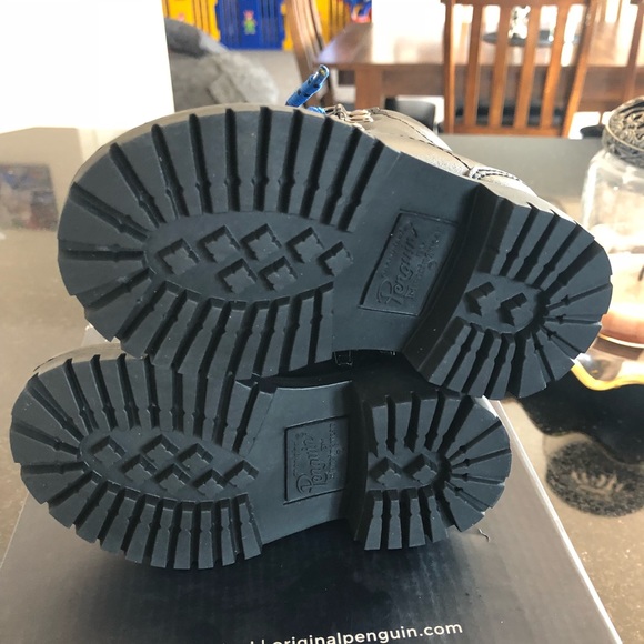 NWT penguin black toddler boot size 5 zip up - Picture 3 of 3